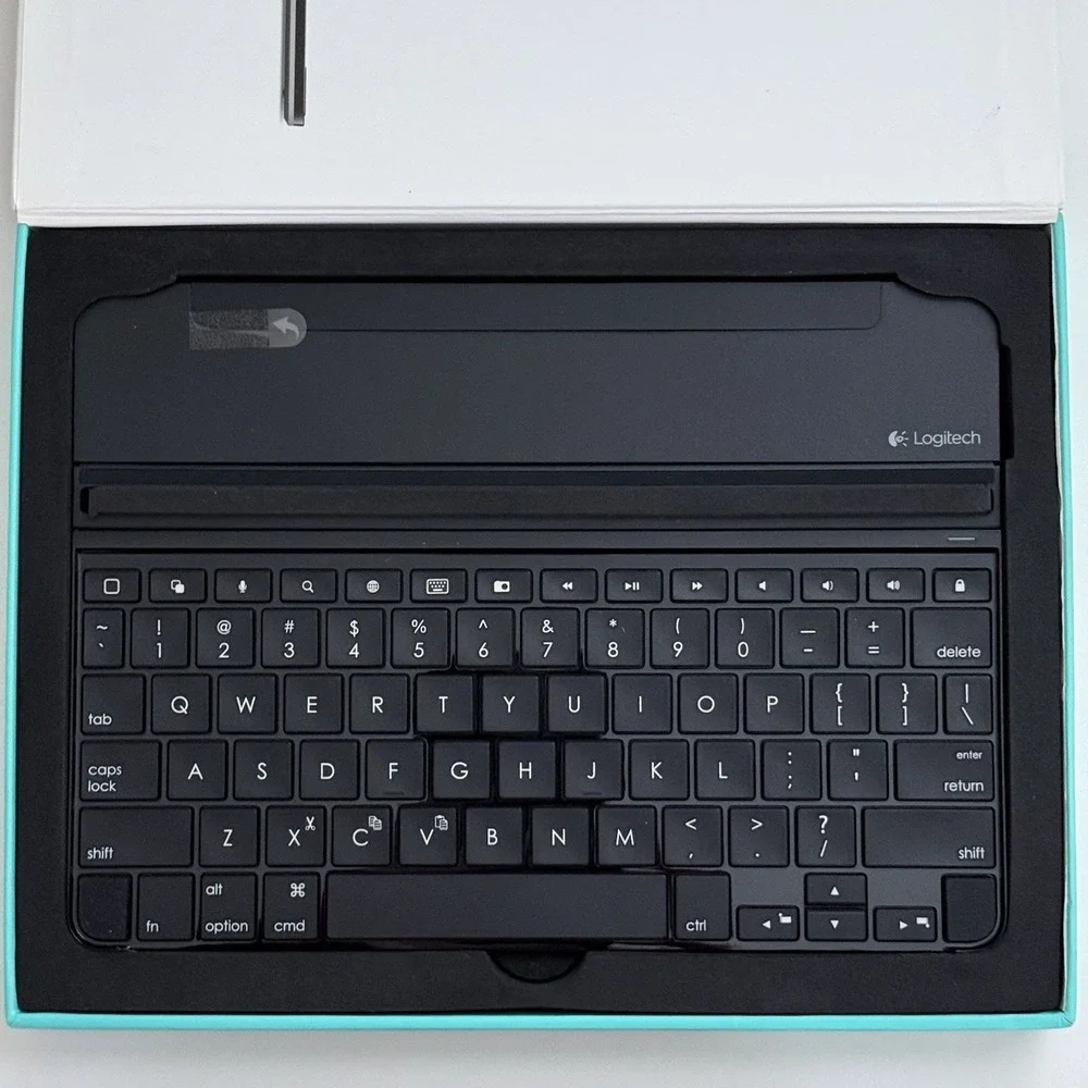 Logitech Ultrathin Apple iPad Air 2 Magnetic Clip On Keyboard Cover Case